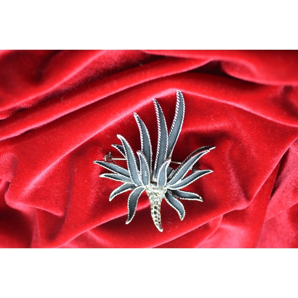Flowing Feathers‎ Flower Marcel Boucher Vintage Pin Brooch RARE